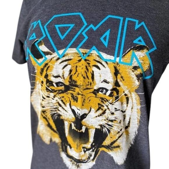 Roar Tiger Gray Curved Hem Graphic Tee Shirt Size Small NWOT - Picture 4 of 5
